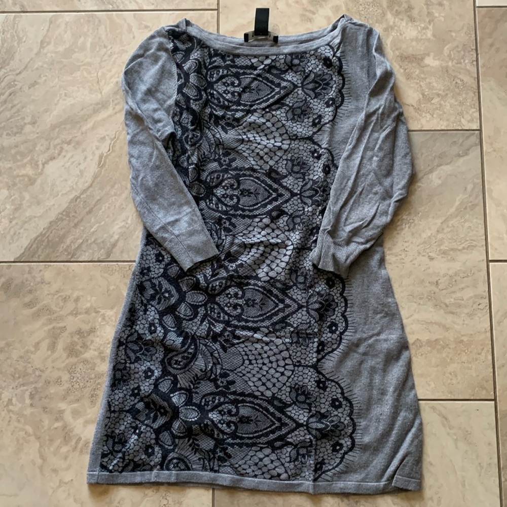 Black and gray lace print tunic